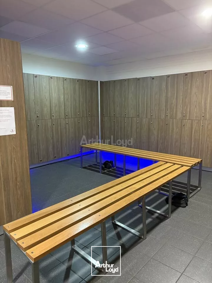 LOCAL COMMERCIAL à VENDRE de 2533 m²