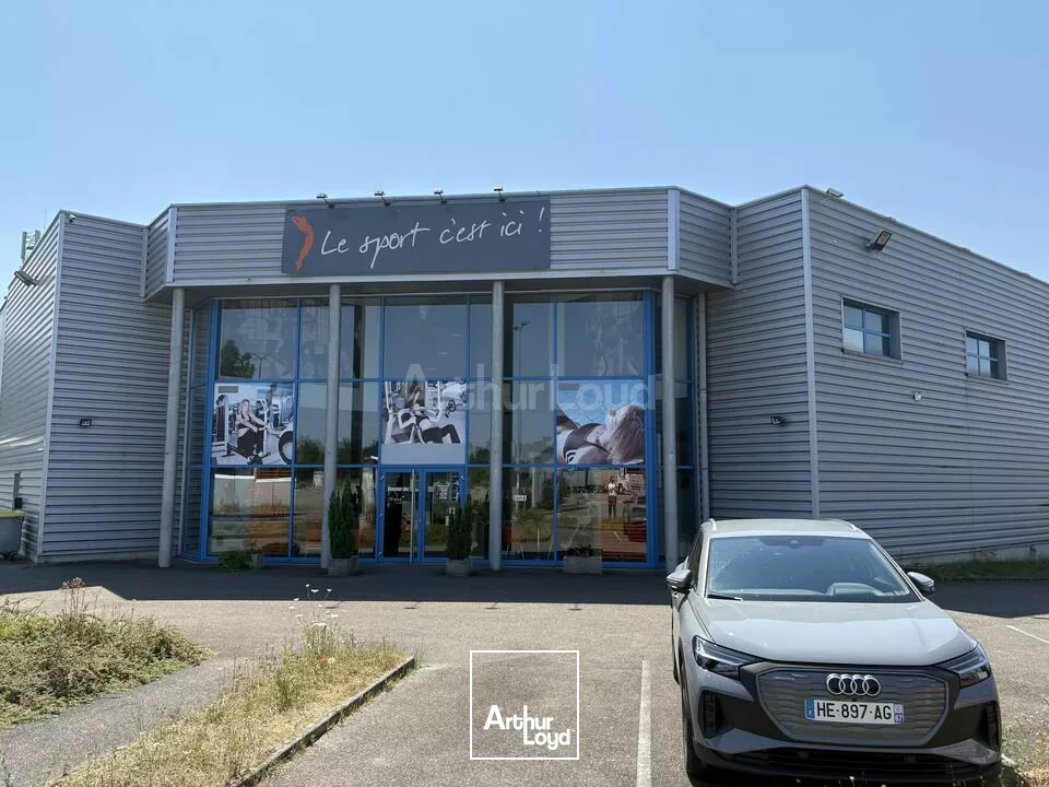 LOCAL COMMERCIAL à VENDRE de 2533 m²