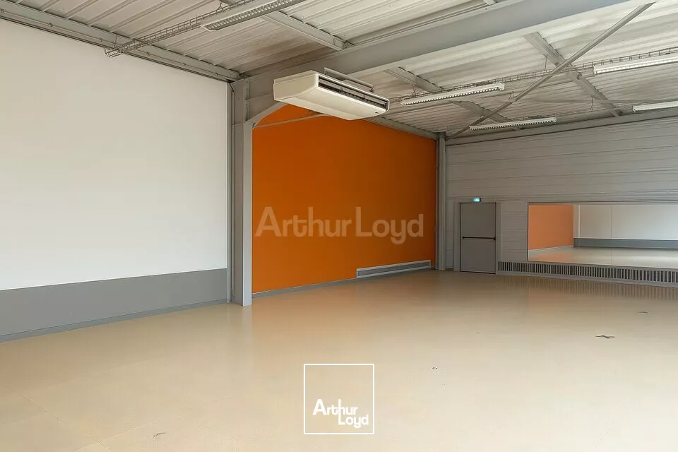 LOCAL COMMERCIAL à LOUER de 2533 m²