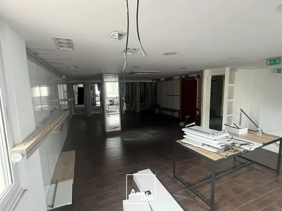 LOCAL COMMERCIAL à LOUER de 293 m²