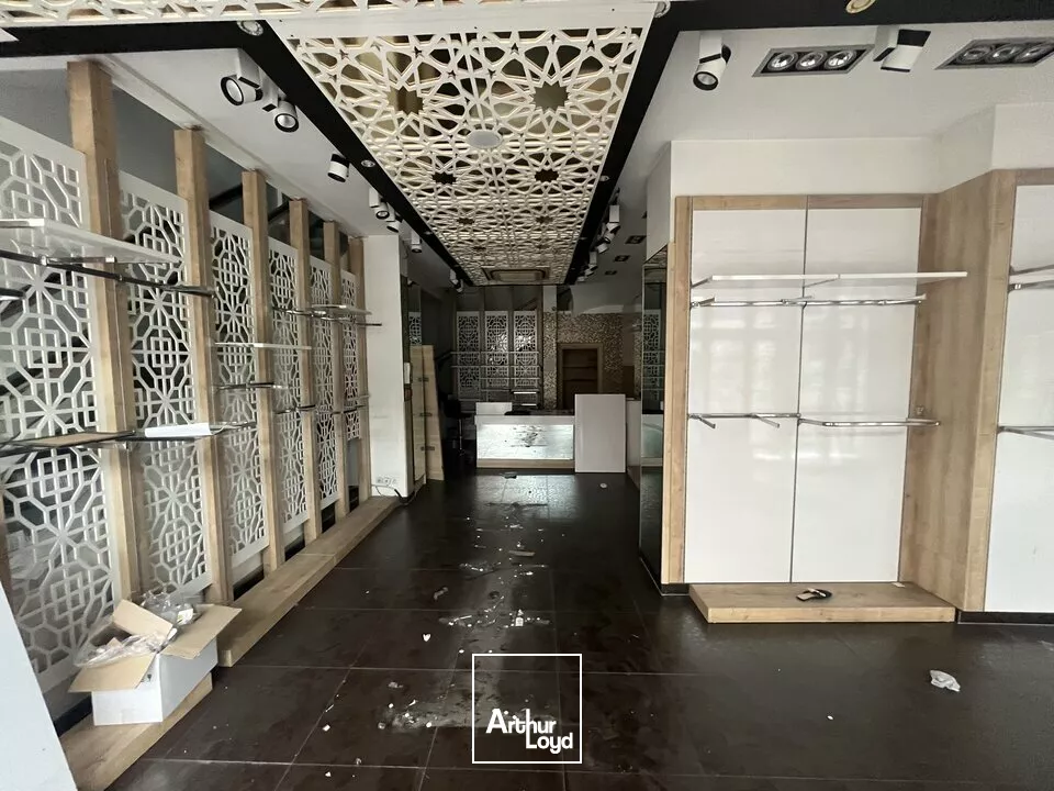 LOCAL COMMERCIAL à LOUER de 293 m²