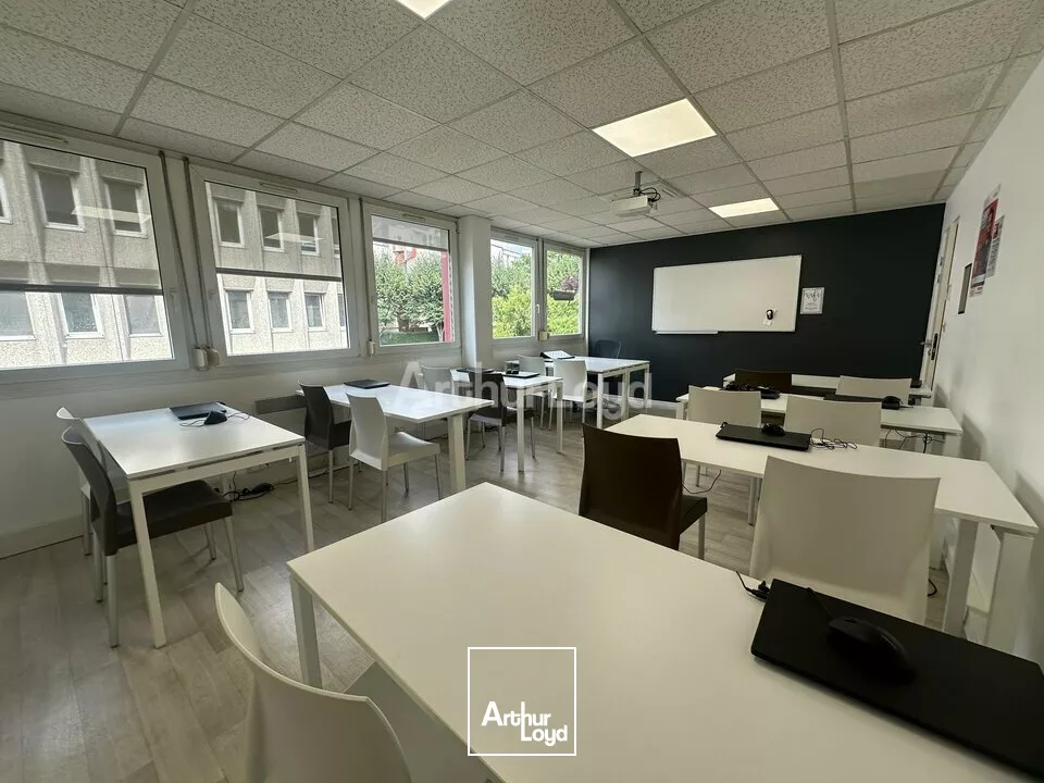 BUREAUX à VENDRE de 299 m²