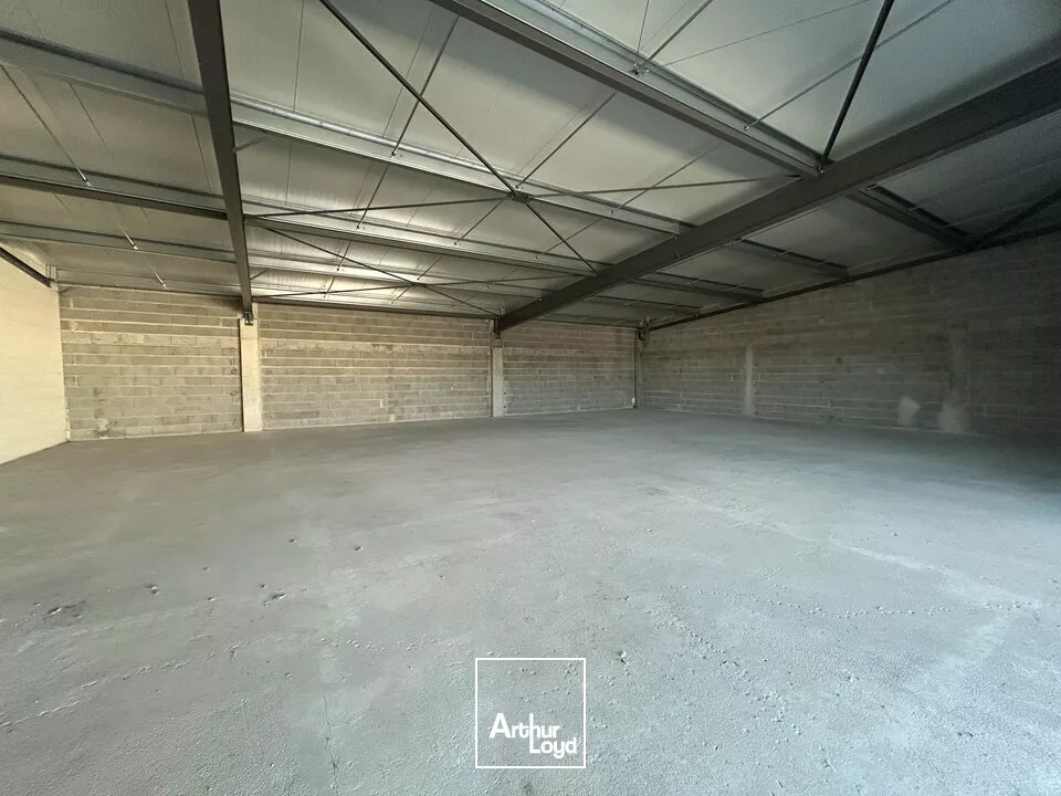 A LOUER - BUREAUX COMMERCIAUX - 290m² AU COEUR D'UNE ZONE COMMERCIALE TRÈS FRÉQUENTÉE À POITIERS