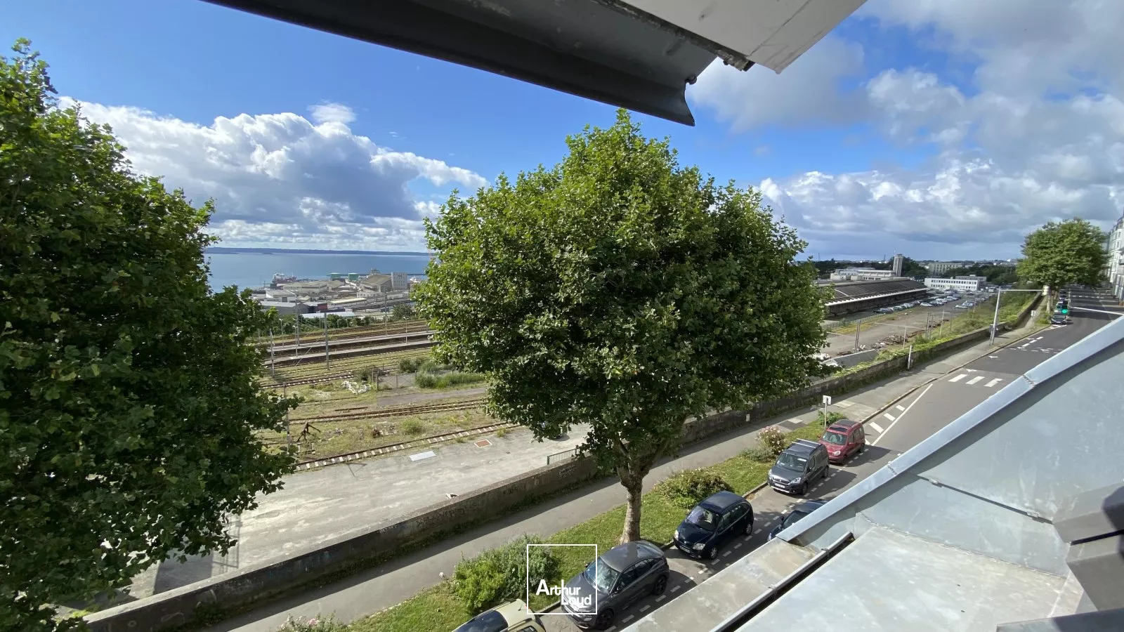 A LOUER A VENDRE BUREAUX 153 M² PROXIMITE GARE DE BREST GAMBETTA