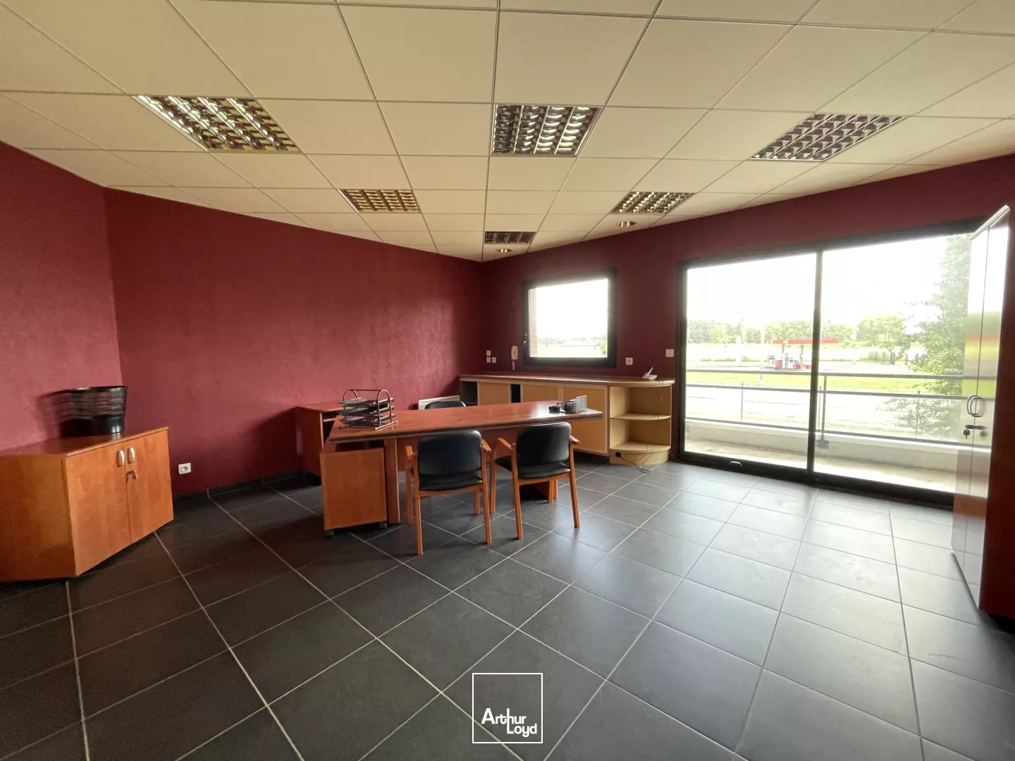 Bureaux à vendre ou à louer à COURRIERES 62710
