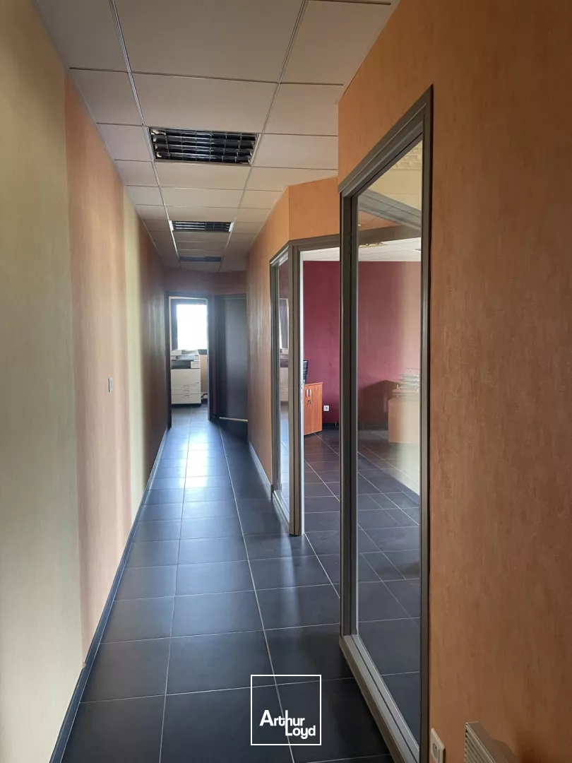 Bureaux à vendre ou à louer à COURRIERES 62710
