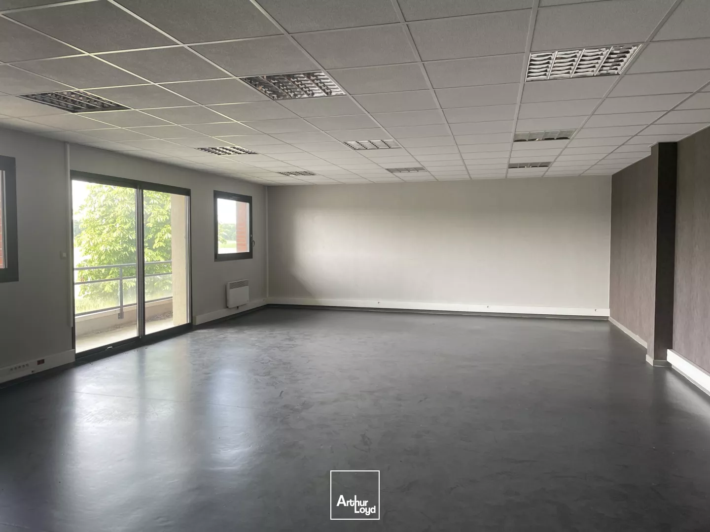 Bureaux à vendre ou à louer à COURRIERES 62710
