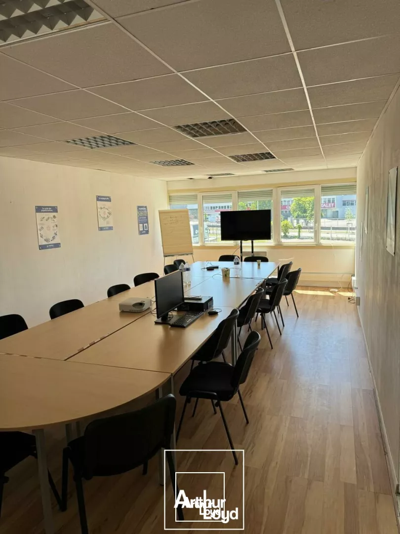 bureaux - zone ouest de brive - plain-pied - accessibilité PMR - parking attenant 