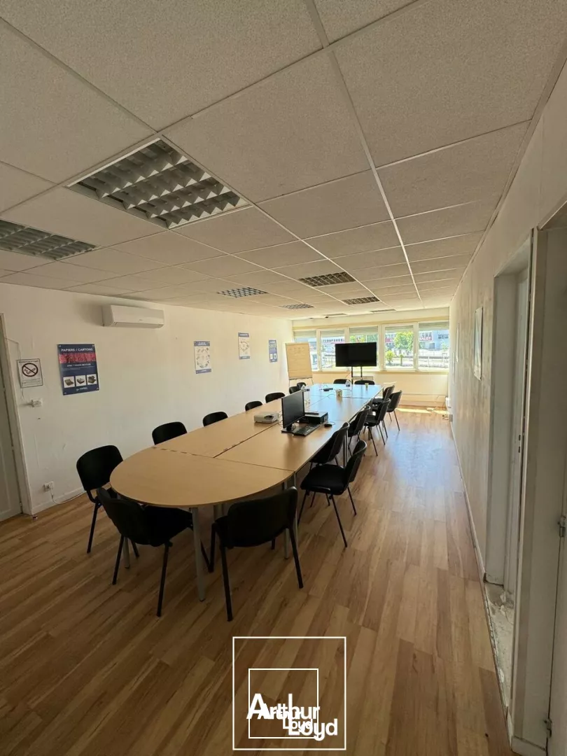 bureaux - zone ouest de brive - plain-pied - accessibilité PMR - parking attenant 