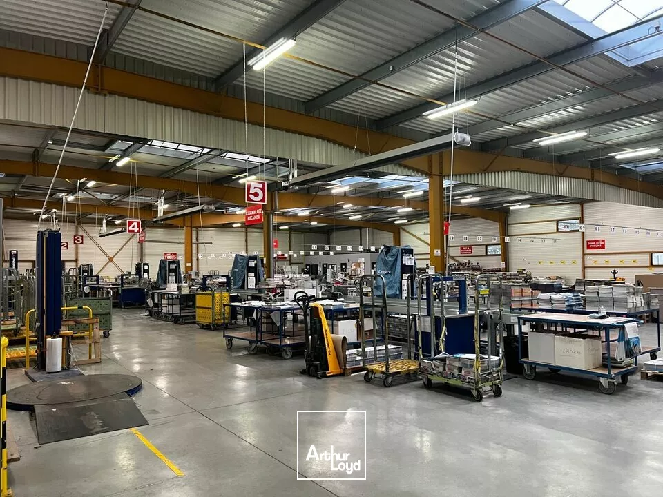 LOCAL LOGISTIQUE 2 000M² - A LOUER - LA ROCHE / YON NORD