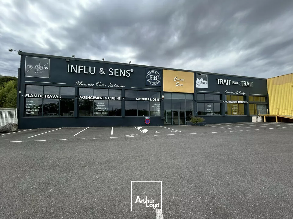 LOCAL COMMERCIAL À LOUER DE 400m² - EMPLACEMENT PREMIUM À POITIERS