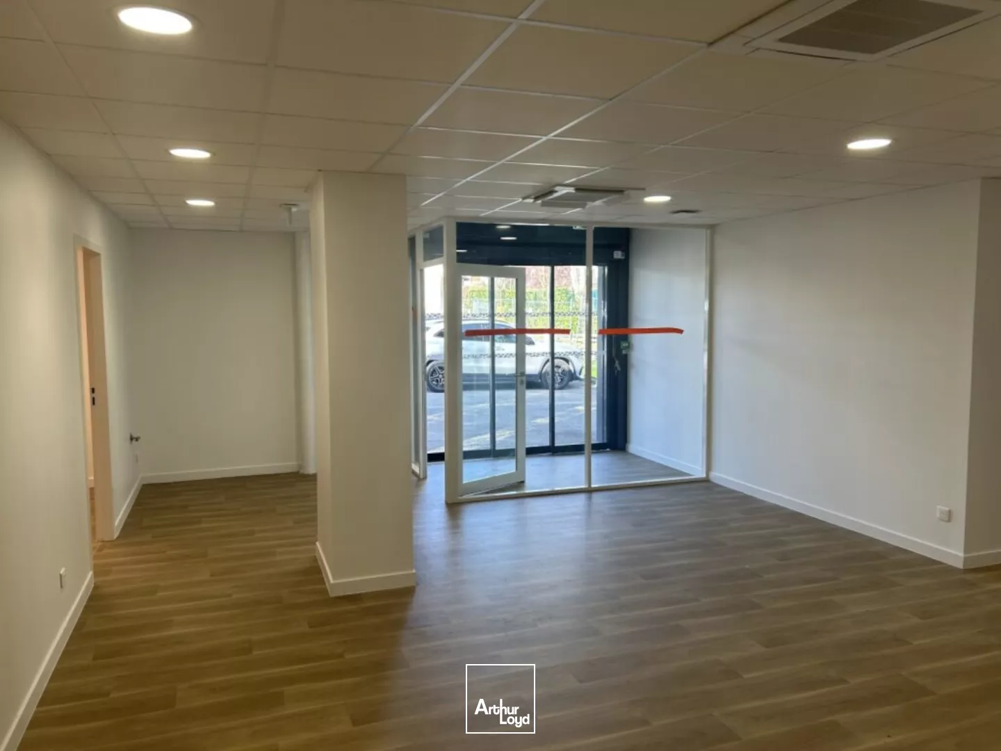 Local commercial de 365 m² à louer à Amiens Sud - Emplacement dynamique avec parking visiteurs