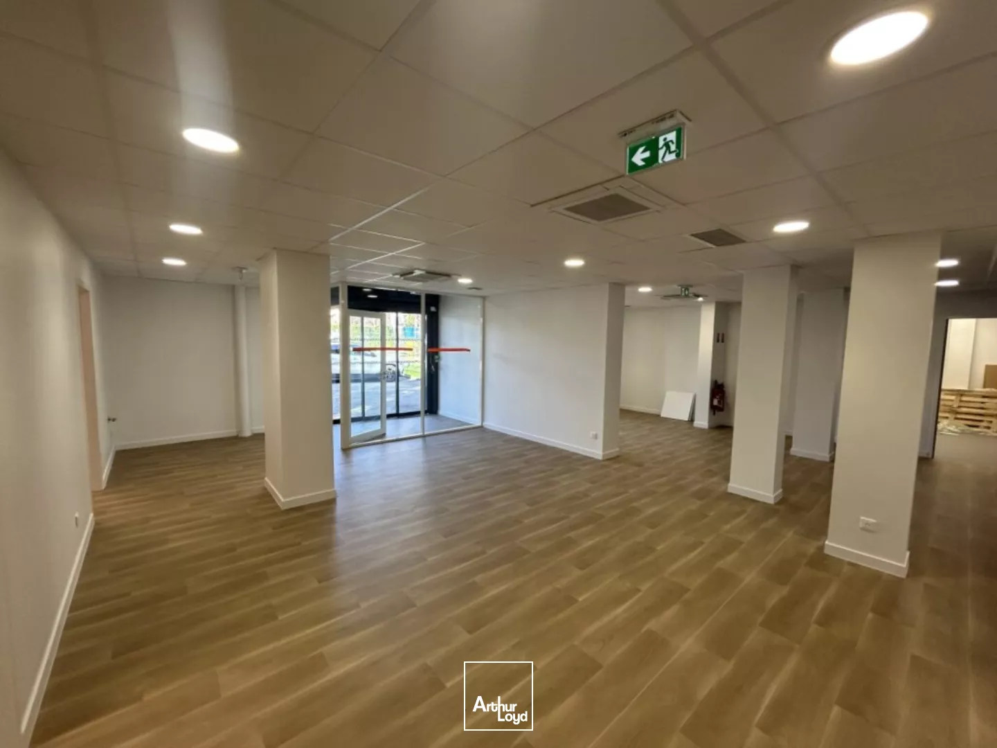 Local commercial de 365 m² à louer à Amiens Sud - Emplacement dynamique avec parking visiteurs