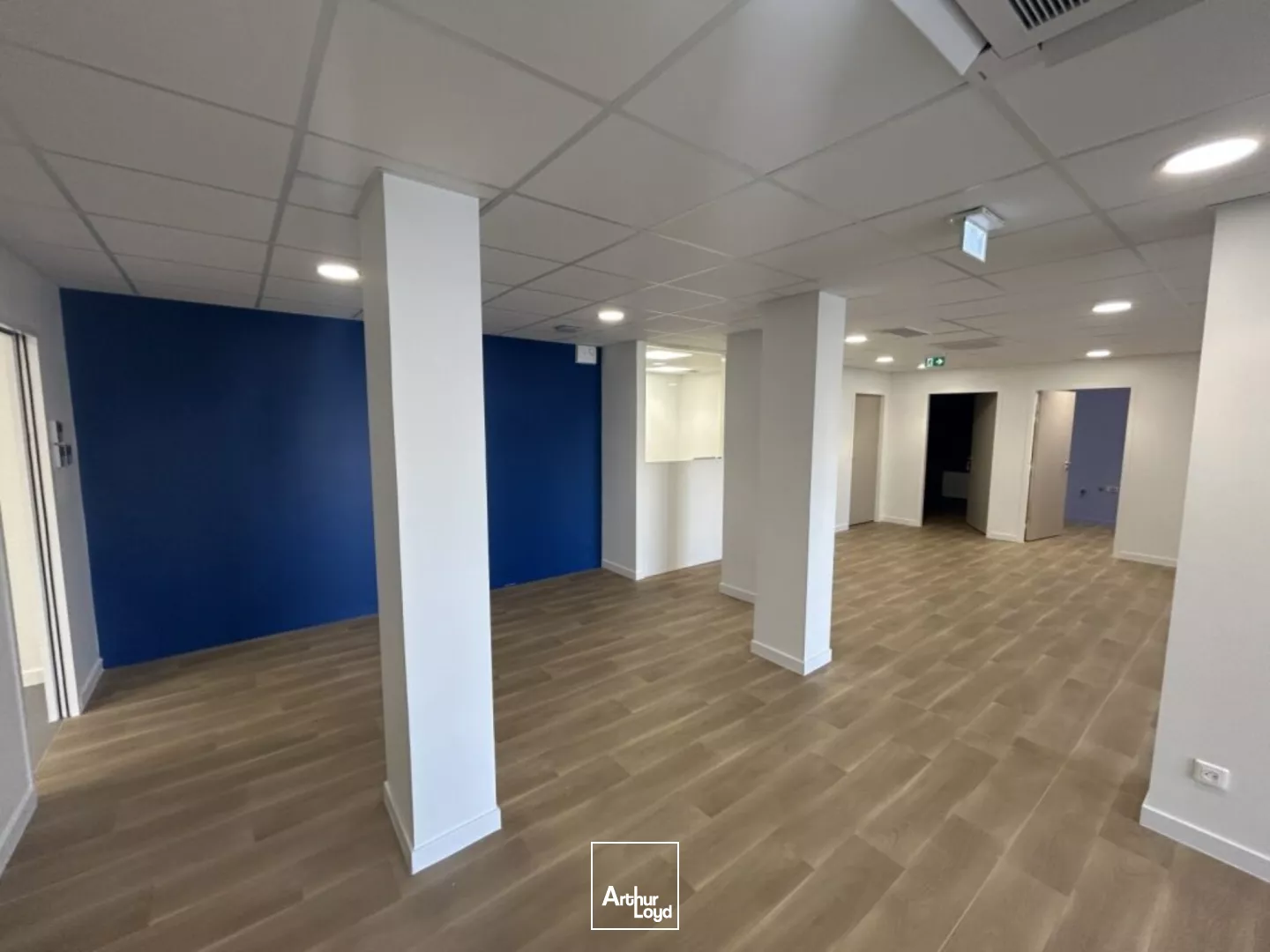 Local commercial de 365 m² à louer à Amiens Sud - Emplacement dynamique avec parking visiteurs