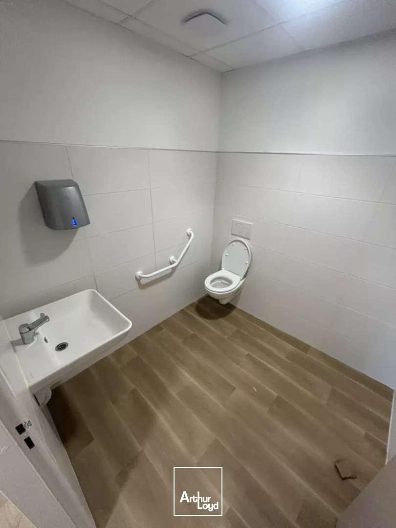 Local commercial de 365 m² à louer à Amiens Sud - Emplacement dynamique avec parking visiteurs