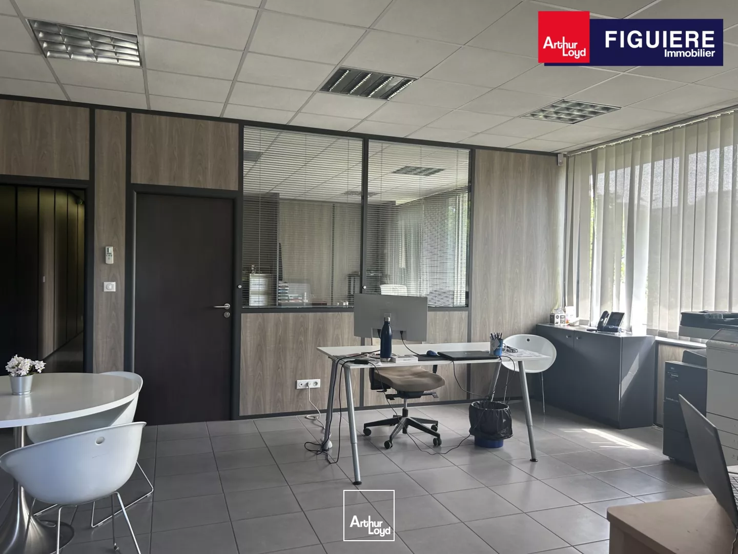 SITE MIXTE : ENTREPOT ET BUREAUX INDEPENDANTS AVEC VISIBILITE COMMERCIALE