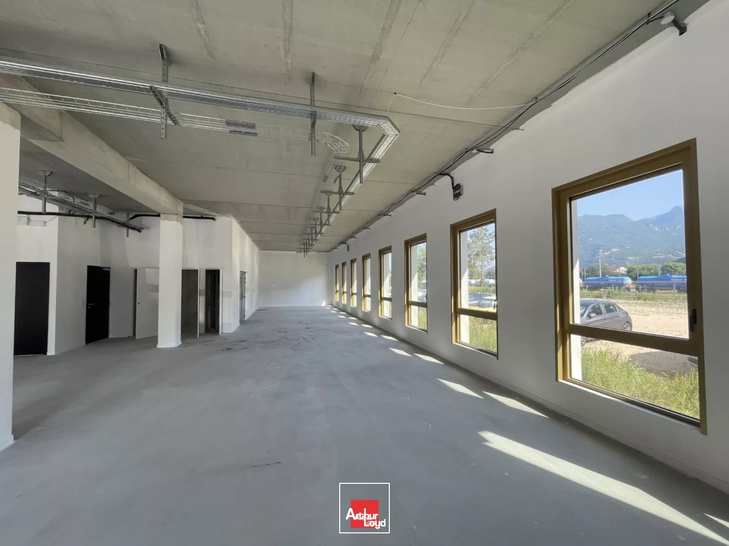 LOCATION ENTREPOT ST MARTIN LE VINOUX PROCHE TRANPORT PARKING