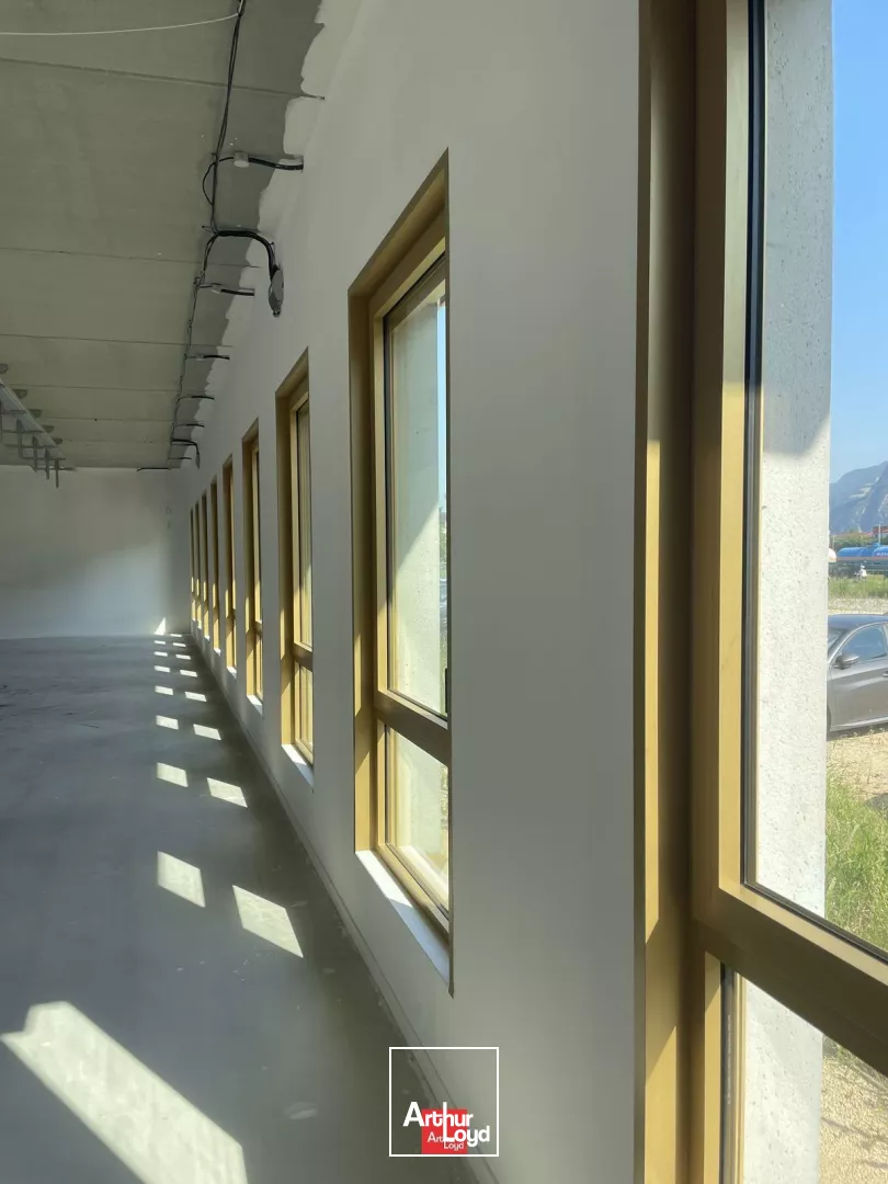 LOCATION ENTREPOT ST MARTIN LE VINOUX PROCHE TRANPORT PARKING