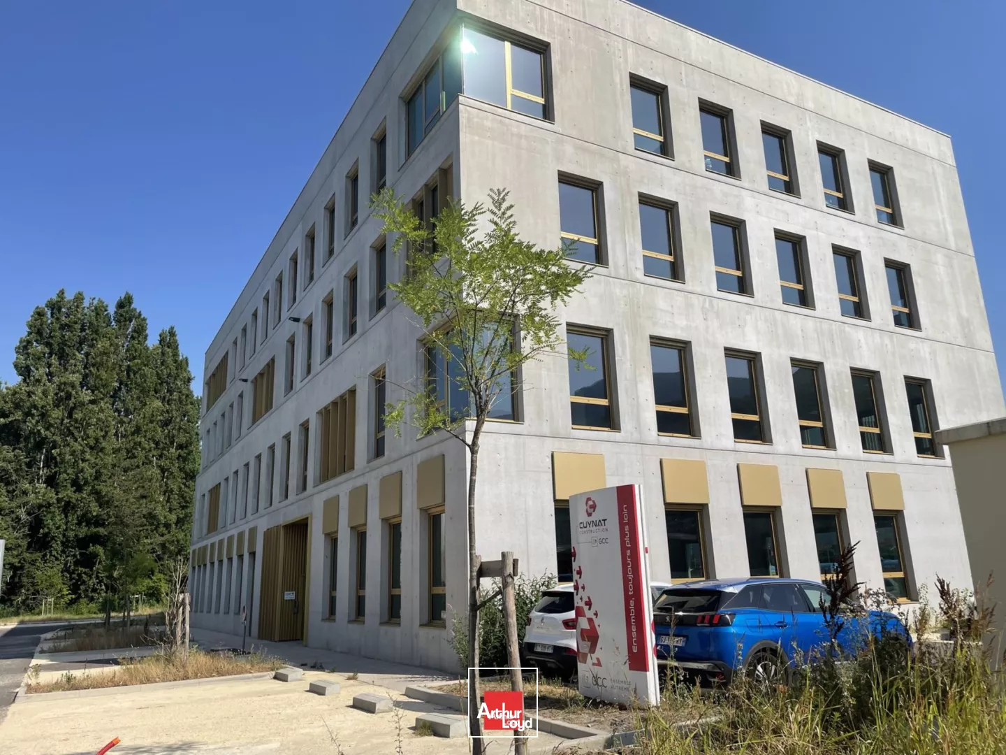 LOCATION ENTREPOT ST MARTIN LE VINOUX PROCHE TRANPORT PARKING