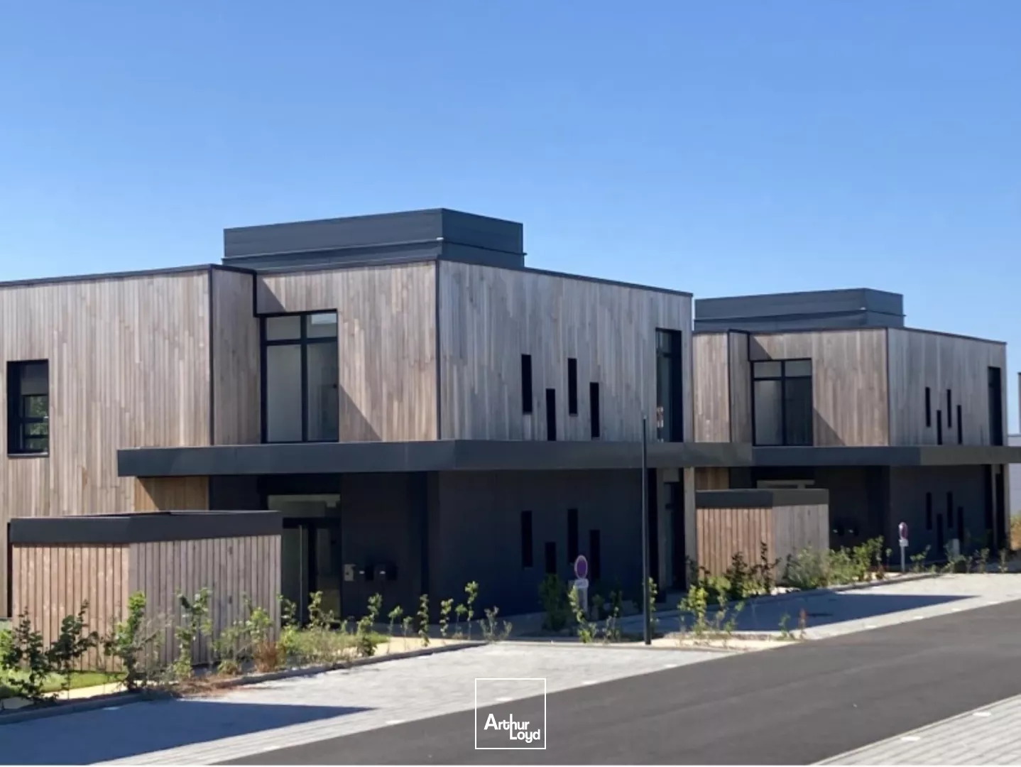 IMMEUBLE DE BUREAUX INDEPENDANT A LOUER OU A VENDRE 