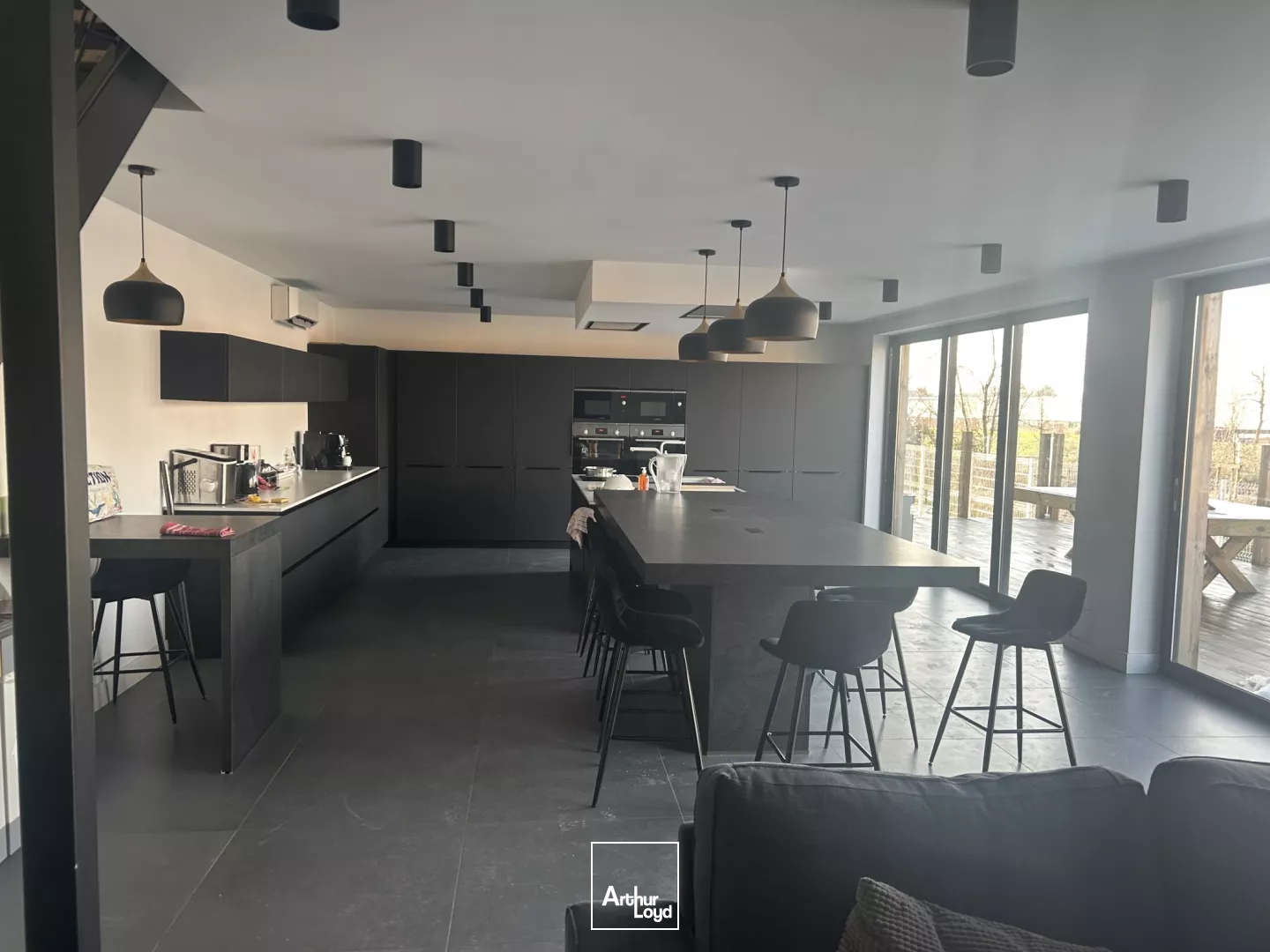 Entrepôt avec bureaux rénovés à vendre à Armentières proche autoroute