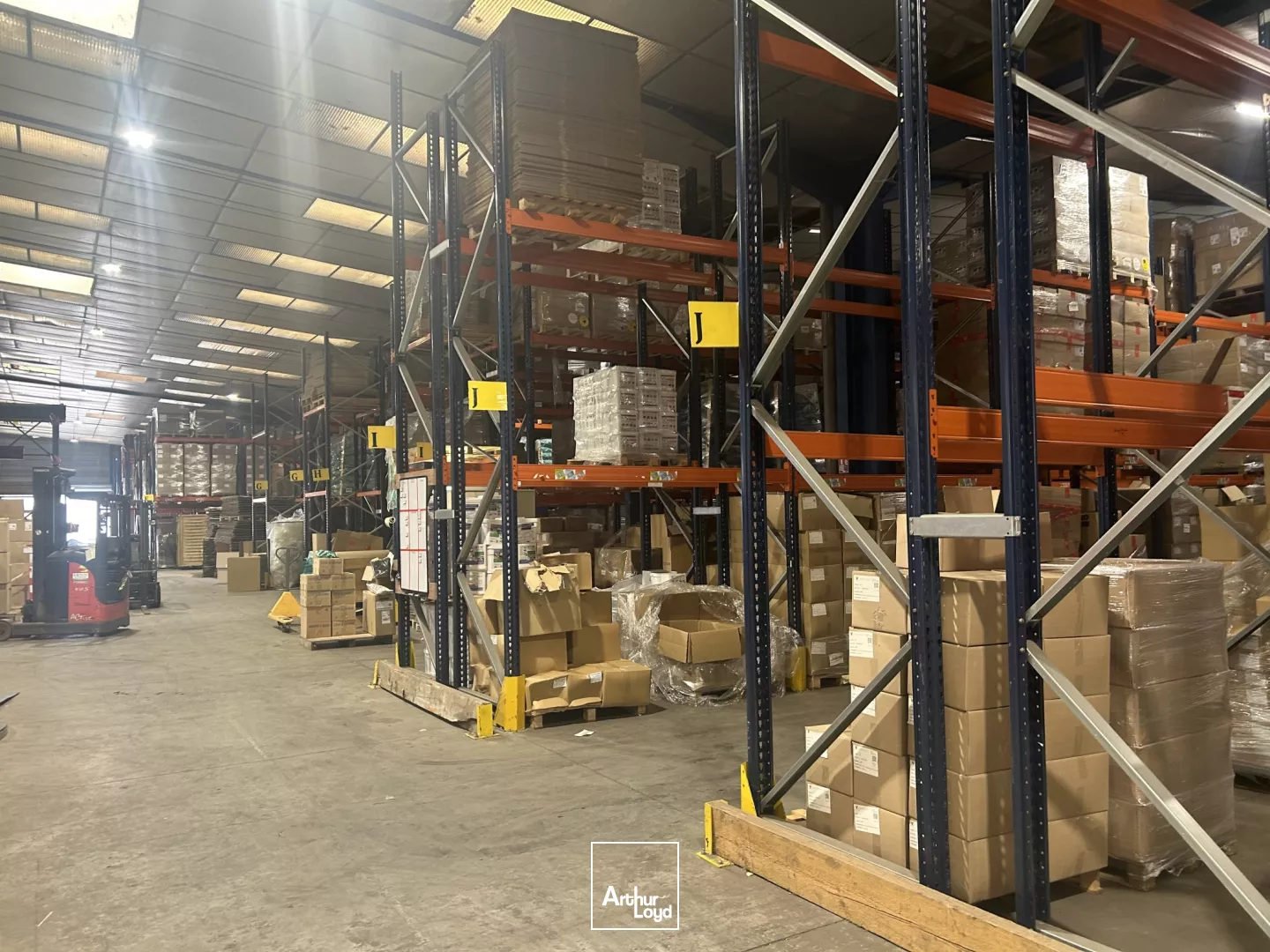 Entrepôt avec bureaux rénovés à vendre à Armentières proche autoroute