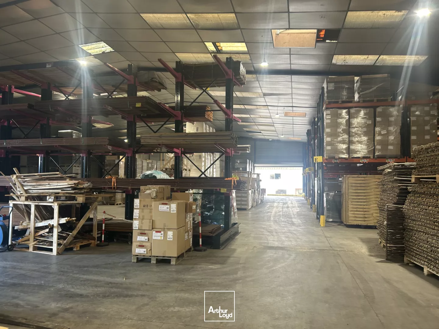 Entrepôt avec bureaux rénovés à vendre à Armentières proche autoroute