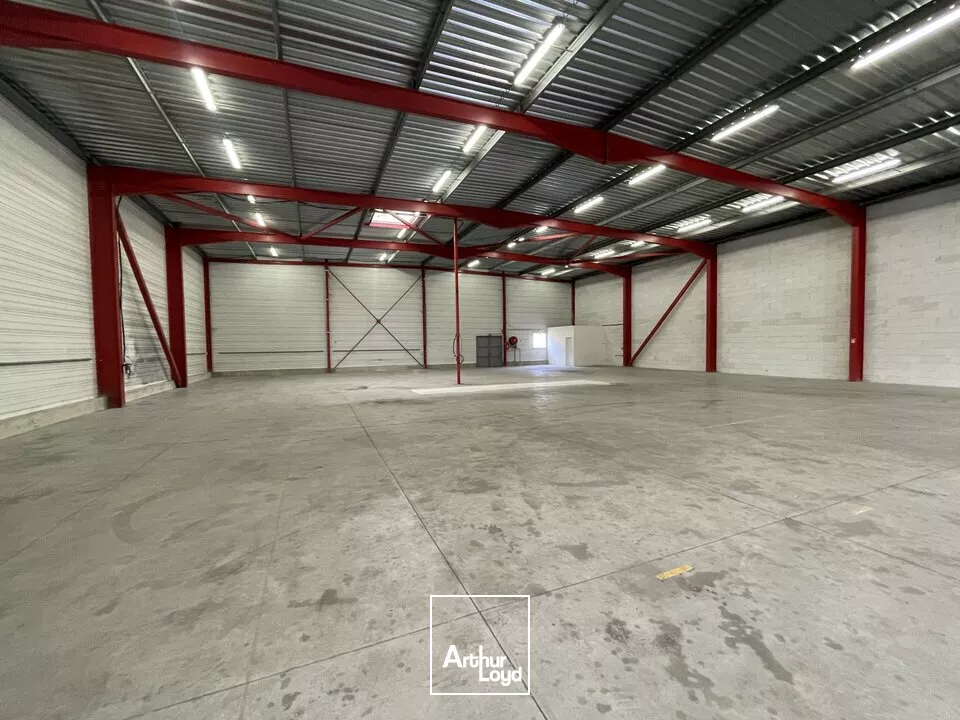 LOCAL D'ACTIVITÉ À LOUER - ZONE ARTISANALE ORANGE NORD - 865 m²