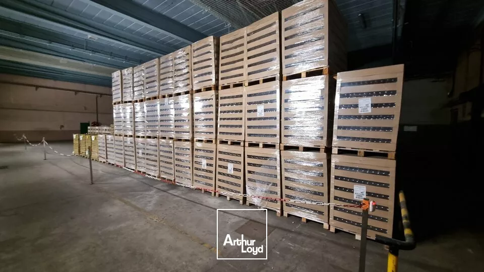 A LOUER ENTREPOT DE STOCKAGE DE 1990m² - GRAND POITIERS - DISSAY