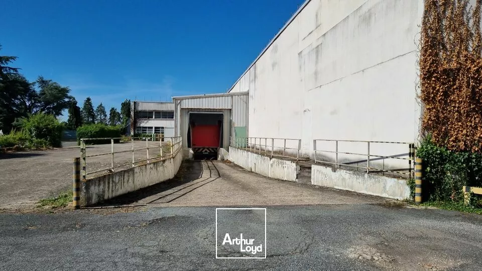 A LOUER ENTREPOT DE STOCKAGE DE 1990m² - GRAND POITIERS - DISSAY