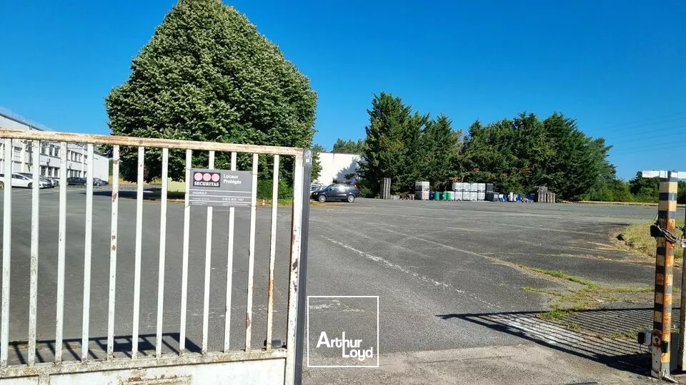 A LOUER ENTREPOT DE STOCKAGE DE 1990m² - GRAND POITIERS - DISSAY