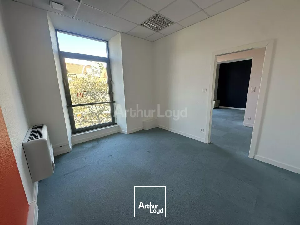 BUREAUX à VENDRE de 1661 m²