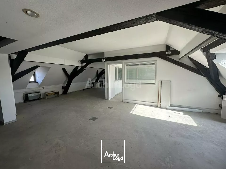 BUREAUX à VENDRE de 1661 m²