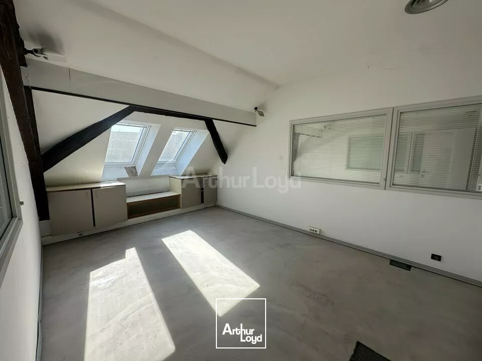 BUREAUX à VENDRE de 1661 m²