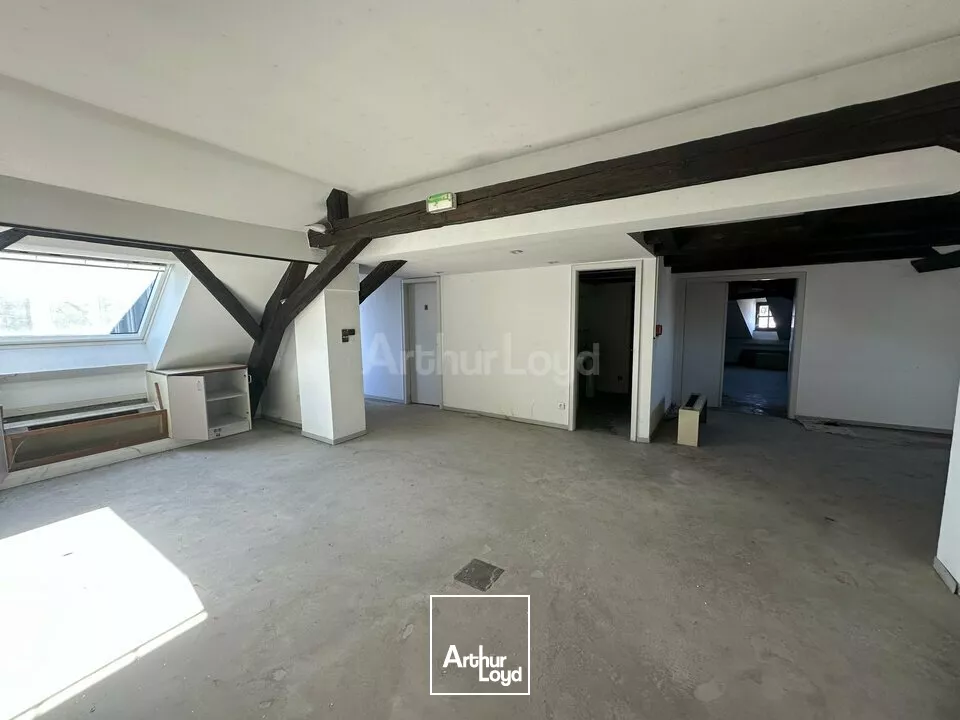 BUREAUX à VENDRE de 1661 m²