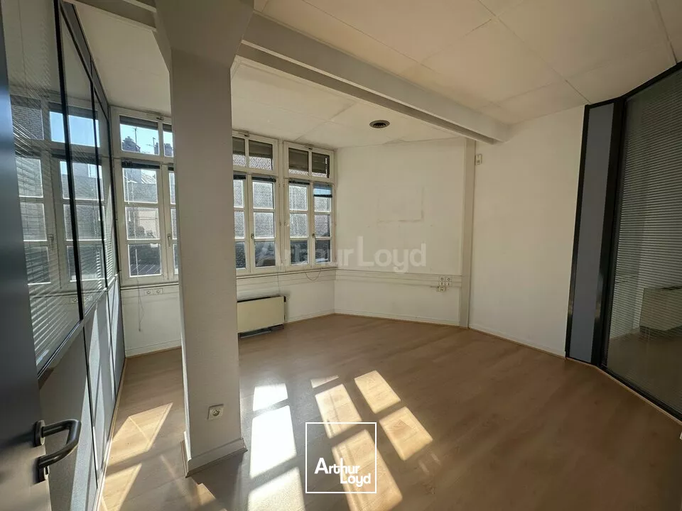 BUREAUX à VENDRE de 1661 m²