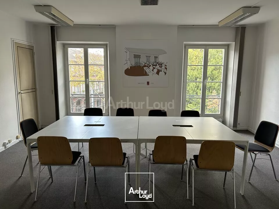 BUREAUX à LOUER de 1411 m²