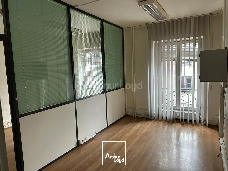 BUREAUX à LOUER de 1411 m²