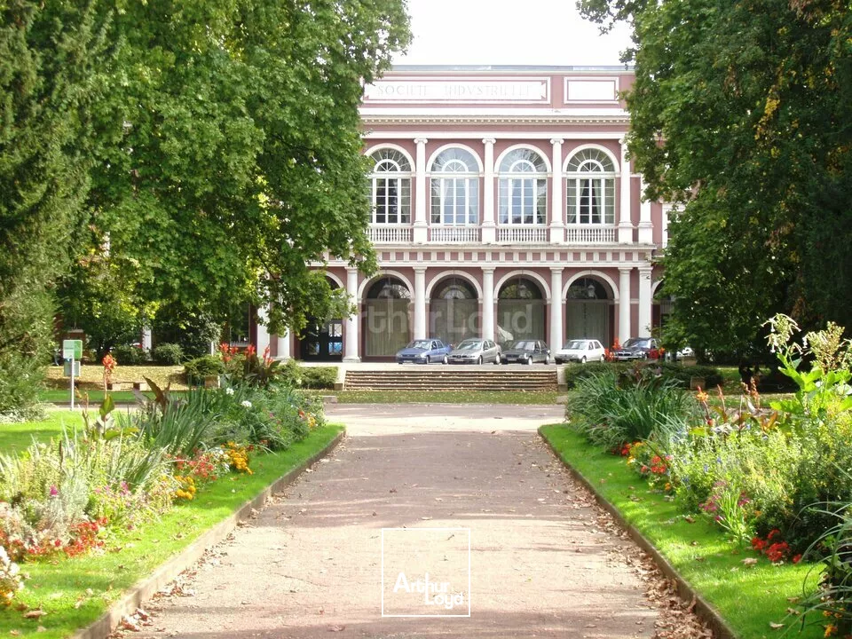 BUREAUX à LOUER de 1411 m²