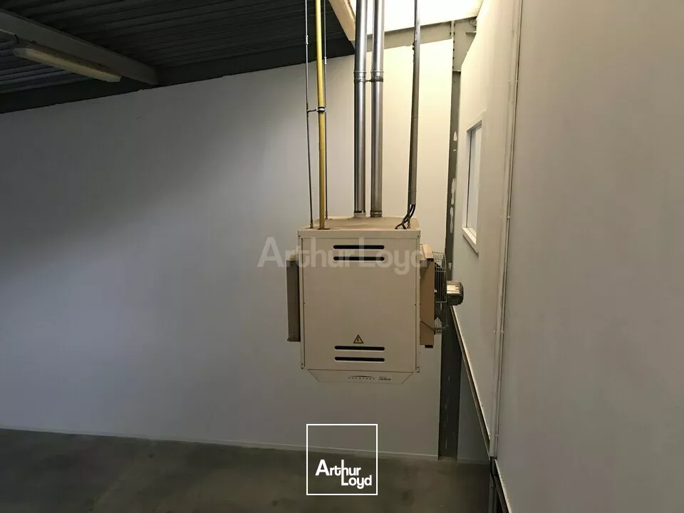 LOCAL D'ACTIVITE - ENTREPOT à LOUER de 727 m²