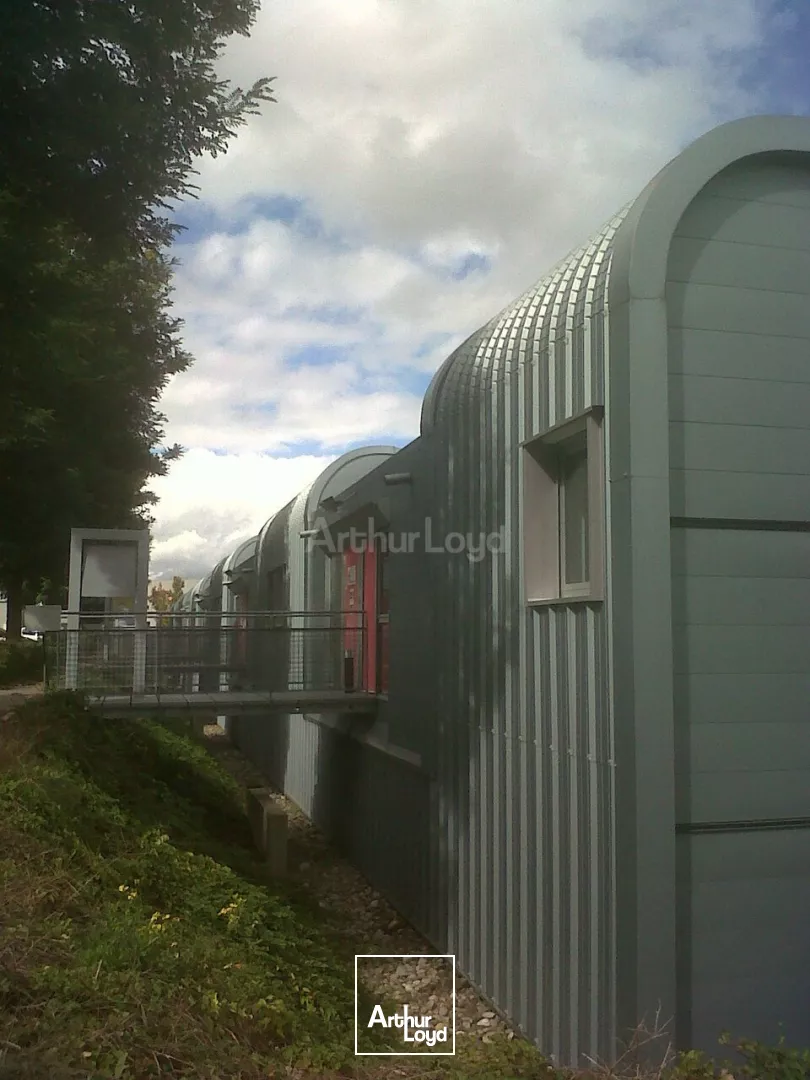 LOCAL D'ACTIVITE - ENTREPOT à LOUER de 727 m²