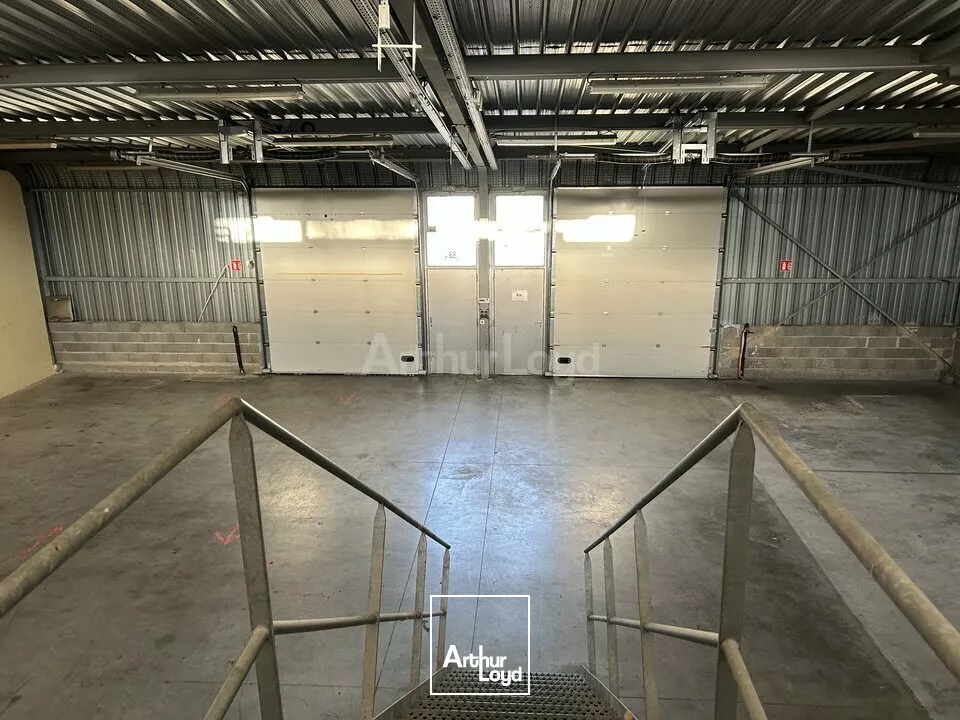 LOCAL D'ACTIVITE - ENTREPOT à LOUER de 727 m²