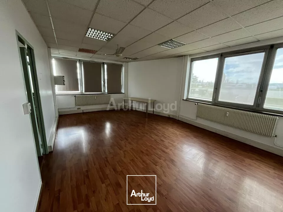 BUREAUX à VENDRE de 57.12 m²