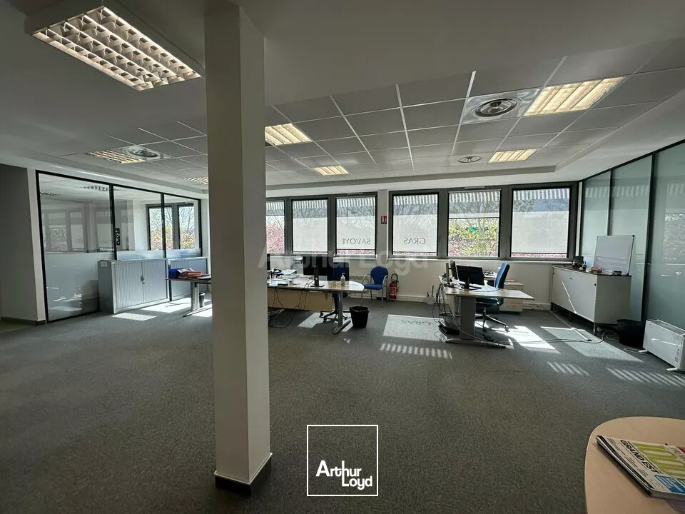 BUREAUX à VENDRE de 455 m²