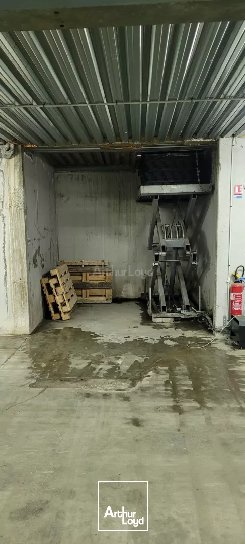 LOCAL D'ACTIVITE - ENTREPOT à LOUER de 430 m²