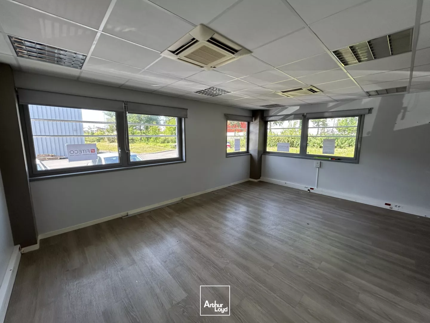 À louer - Bureaux lumineux de 194 m² à Boves, proche ZAC Jules Verne et accès direct Amiens