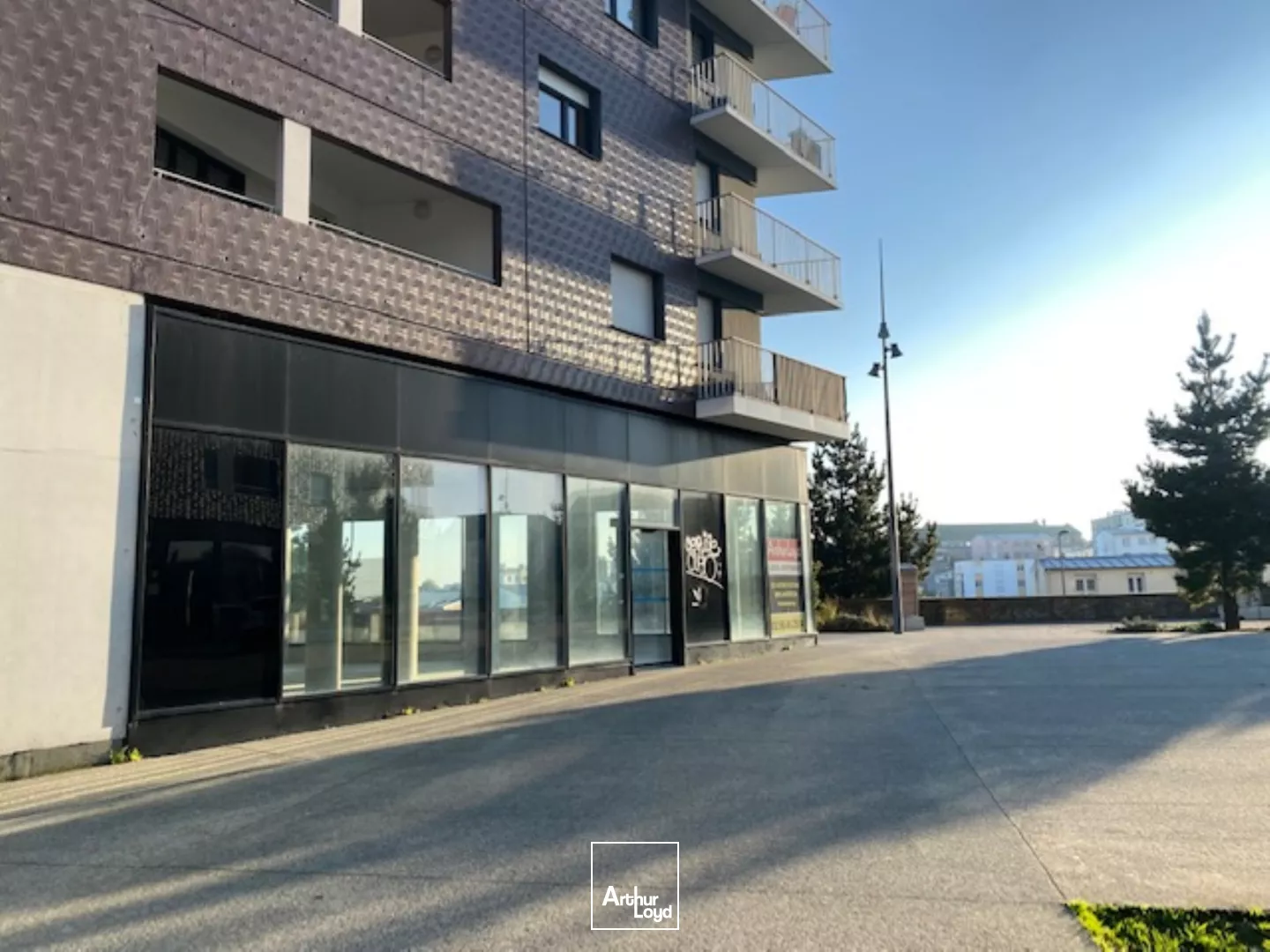 LOCAL COMMERCIAL PLATEAU DES CAPUCINSA BRST RIVE DROITE A VENDRE