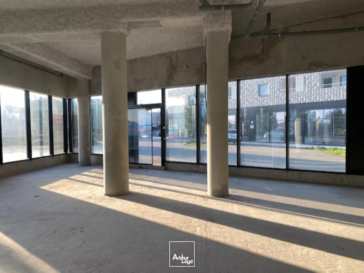 LOCAL COMMERCIAL PLATEAU DES CAPUCINSA BRST RIVE DROITE A VENDRE