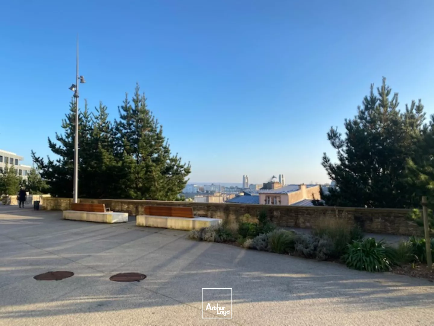 LOCAL COMMERCIAL PLATEAU DES CAPUCINSA BRST RIVE DROITE A VENDRE