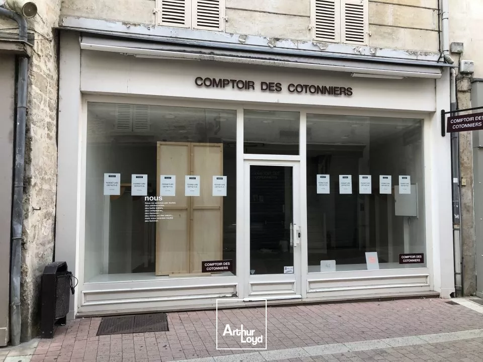 VENTE LOCAL COMMERCIAL AVEC VITRINE BELLE VISIBILITE CV NIORT